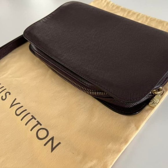 Louis Vuitton Epi leather pouch for men - Picture 4 of 13